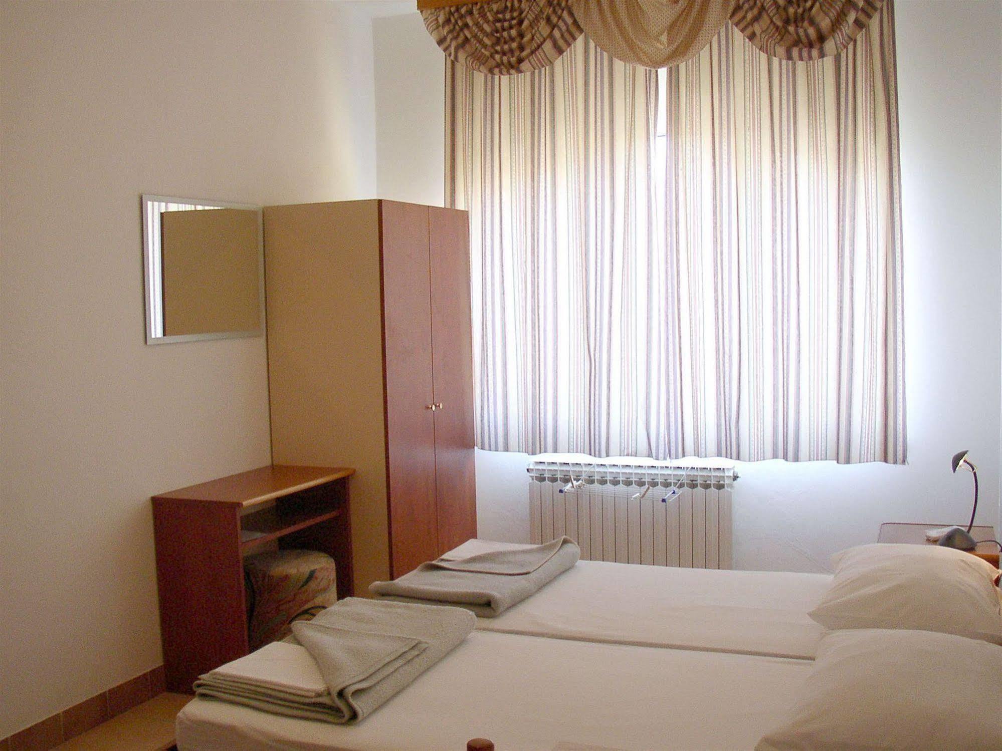 Hotel Vila 4M Razanac Exterior photo