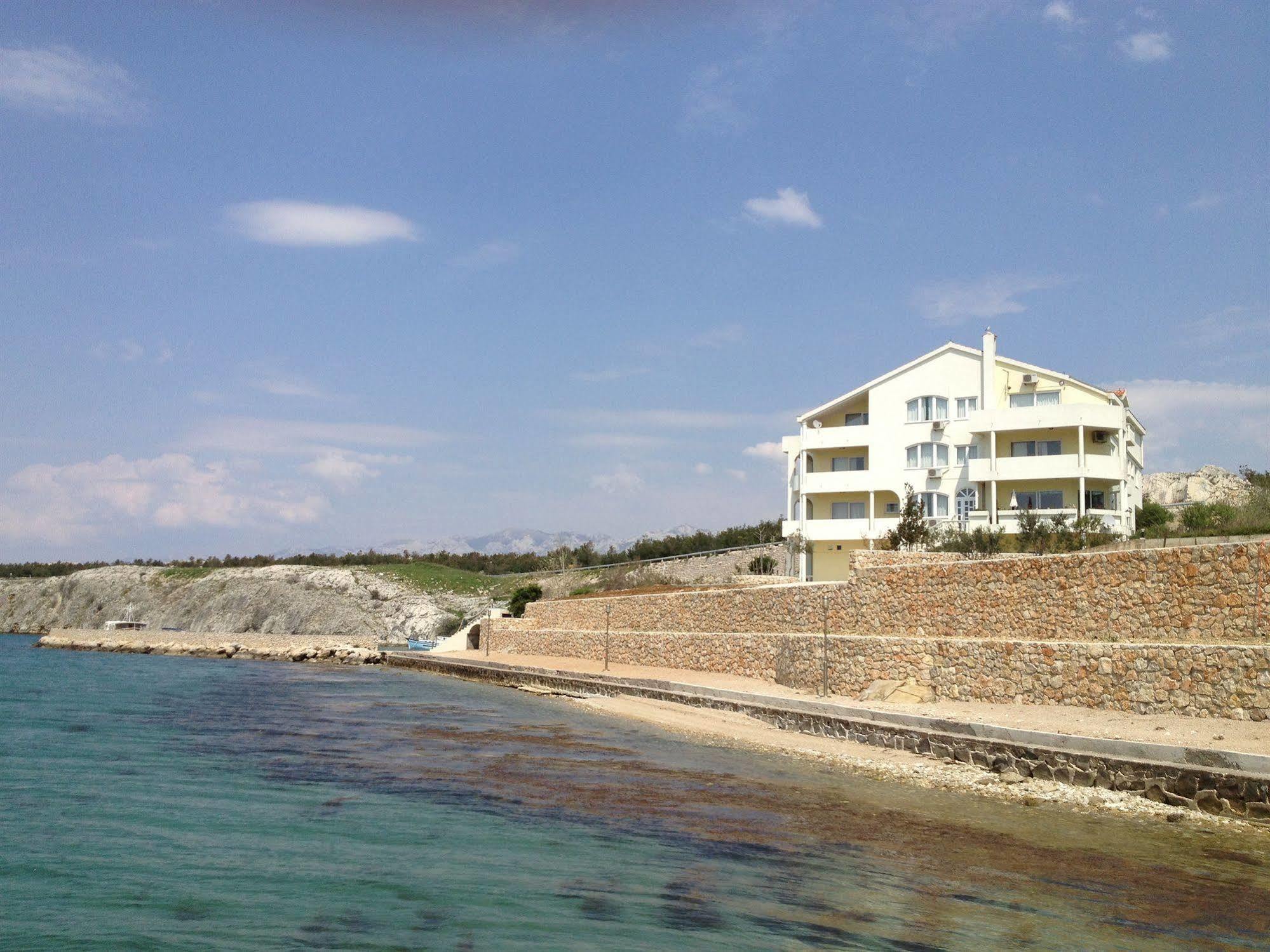 Hotel Vila 4M Razanac Exterior photo